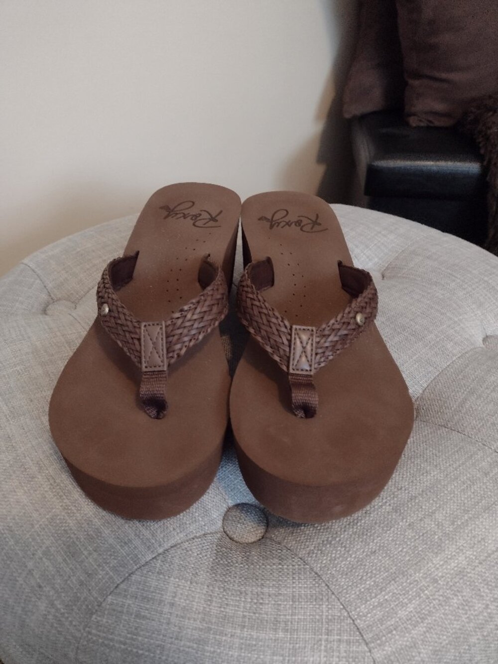 Roxy Size 8 Brown Wedge Flip Flops
